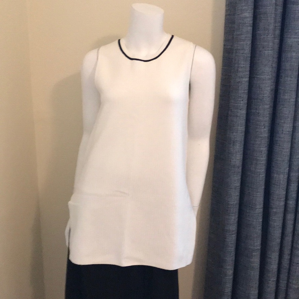 Athleta Sleeveless crewneck Sweater size S